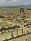 Algeria / Algerie - Timgad: Roman ruins - bastion against the Berbers in the Aurs Mountains - founded ex nihilo as a Roman military colony - UNESCO World Heritage - photo by J.Kaman