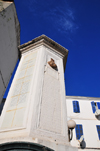 Algrie - Bjaa / Bougie / Bgayet - Kabylie: Cippe de Lambse - inscription latine avec traduction en franais relatant l'histoire de la construction de l'aqueduc romain de Toudja  Bajaia - colonne  la Place de la Mairie, ex-place Foch - photo par M.Torres