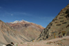 Argentina - Aconcagua Provincial Park - Andes / Parque Provincial Aconcagua (Mendoza): mountain path - hikers (photo by N.Cabana)