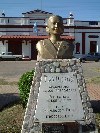 Argentina - Rufino (Santa F province): bust of Eva Pern - Evita (photo by Captain Peter)