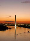 Australia - Melbourne (Victoria): Sunset on the Yarra River - Bolte Bridge (photo by Luca Dal Bo)