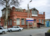 Ganca, Azerbaijan: old brick building - photo by N.Mahmudova