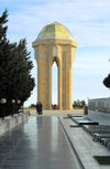 Azerbaijan - Baku: Martyrs' and Black January victims graves on Martyrs' Lane - Shahidlar Hiyabany - photo by M.Torres