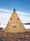 Belarus -Minsk: Smiling bunker - cone shapped bunker - Maserva avenue (photo by Miguel Torres)