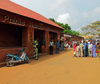 Porto Novo, Benin: children wait to enter the Royal Palace - King Toffa's palace - Muse Honm - photo by G.Frysinger