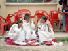 Copacabana, Manco Kapac Province, La Paz Department, Bolivia: indian women have a snack - photo by M.Bergsma