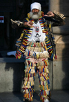 Brazil / Brasil - So Paulo: hanging pin man / homem das molas da roupa (photo by N.Cabana)