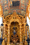 Olinda, Pernambuco, Brazil: Church and Monastery of St Benedict - baroque high altar, gold plated cedar wood, built between 1783 and 1786 - hanging lamps - Mosteiro de So Bento - Portuguese baroque - Historic Centre of the Town of Olinda, UNESCO World Heritage Site - photo by M.Torres