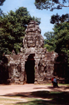 Angkor, Cambodia / Cambodge: Ta Prohm - south gate - East Baray - built by King Jayavarman VII as a Mahayana Buddhist monastery and university - photo by Miguel Torres