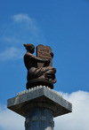 Brazzaville, Congo: the Column of the Independence - at its top is a woman symbolizing the Republic (like a Congolese Marianne), holding a tablet with Congo's motto 'Unity, Work, Progress' - located at the Coupole round-about, Place de l'indpendance, seen from Avenue Alphonse Fondre - colonne de l'Indpendance - Poto-Poto - photo by M.Torres