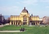 Zagreb: contemplating (Galerija - Tomislav trg) - the Arts Pavilion - photo by M.Torres