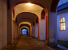 Czech Republic - Telc / Teltsch (Southern Moravia - Jihomoravsk - Jihlavsk kraj: arcade - nocturnal - photo by J.Kaman