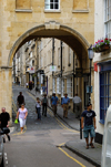 England - Bath (Somerset county - Avon): street Scene - arch - photo by C. McEachern