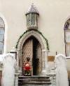 Estonia - Tallinn: standing guard - Christmas - Santa Claus - photo by M.Torres