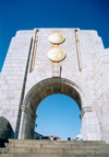 Gibraltar: American war memorial - arch erected in 1933 to commemorate the links between the Royal Navy and the US Navy in WWI - designed by Dr Paul Cret of Philadelphia - photo by M.Torres