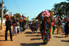 Bissau, Guinea Bissau / Guin Bissau: Amlcar Cabral Avenue, Carnival, men parading with masks / Avenida Amilcar Cabral, carnaval, homens a desfilar as mscaras - photo by R.V.Lopes