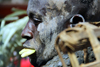 Bissau, Guinea Bissau / Guin Bissau: Amlcar Cabral Avenue, Carnival, face of a man parading / Avenida Amilcar Cabral, carnaval, cara de um homem a desfilar - photo by R.V.Lopes