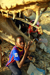 Bissau, Guinea Bissau / Guin Bissau: Bandim quarter, Carnival Masks, teeth of a dragon, child with a F. C. Barcelona t-shirt, child with S. L. Benfica t-shirt / Bairro Bandim, mscaras de Carnaval, preparao, dentes de um drago, criana com a camisola do F.C. Barcelona, criana com a camisola do S.L. Benfica - photo by R.V.Lopes