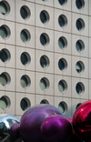 Hong Kong: spheres and circles - Jardine House, formerly known as Connaught Centre, designed by Palmer and Turner - photo by M.Torres