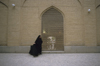 Iran - Kashan, Isfahan province: woman with chador  - photo by W.Allgower