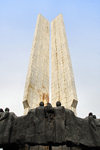 Bishkek, Kyrgyzstan: monument to Russo-Kyrgyz friendship - marks the 100th anniversary of the Kyrgyz joining the Russian Empire - Chui avenue, Friendship Square - photo by M.Torres