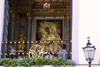 Lithuania - Vilnius: the Gates of Dawn - Ausros vartai - niche with the Madonna - photo by A.Dnieprowsky