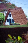 Madeira - Funchal: Jardim botnico - casa tipica madeirense / botanical garden - typical house of Madeira - photo by F.Rigaud