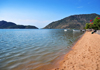 Cape Maclear / Chembe, Malawi: quiet beach on Lake Nyasa / Lake Malawi - cape on the right, Domwe Island on the left - Nankumba Peninsula - photo by M.Torres