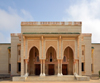 Nouakchott, Mauritania: imposing entrance portico with ogival arches and crenelation - the Saudi Mosque aka Grand Mosque - King Faisal avenue and Mamadou Konate street - la Mosque Saoudienne - photo by M.Torres