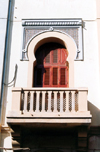 Melilla: mourisque blacony of the Or Zoruah / Yamn Benarroch synagogue - supported at either end by plinths/ balcon - Sinagoga Or Zoruah o de Yamn Benarroch - arquitecto Enrique Nieto - calle Lpez Moreno - photo by M.Torres