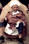 Morocco / Maroc - Marrakesh: the donkey rider takes a rest (photo by C.Abalo)