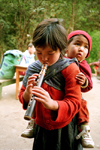 Nepal - Annapurna region: girl playing xaphoon (photo by G.Friedman)