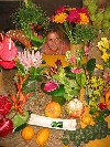 New Caledonia / Nouvelle Caldonie - Noumea: flower seller at the market (photo by R.Eime)