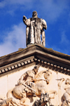 Managua, Nicaragua: Old Cathedral - St James in the tympanum, and Christ above the pediment - Vieja Catedral de Santiago de los Caballeros - photo by M.Torres