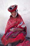 Ollantaytambo, Cuzco region, Peru: Quechua mother and child- Sacred Valley - Peruvian Andes - photo by C.Lovell