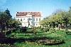 Mealhada: garden in front of the city hall / jardim em frente  Cmara Municipal da Mealhada - photo by M.Durruti