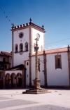 Portugal - Bragana / Braganza: o pelourinho / the pillory and the old Cathedral ( photo by M.Durruti )