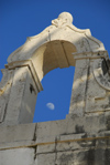 Sesimbra, Portugal: Santiago fortress and the beach - belfry without bell - moon - Forte de Santiago de Sesimbra, Forte da Marinha, Forte da Praia, Fortaleza de Santiago - sino em falta - photo by M.Durruti - photo by M.Durruti