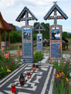 Sapanta, Maramures county, Transylvania, Romania: tombs at the the Merry Cemetery - Zalmoxianism - Cimitirul Vesel - photo by J.Kaman