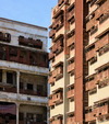 Jeddah, Mecca Region, Saudi Arabia: arabian balconies, mashrabiyas - façade on Bab Al-Madinah Lane - Al-Balad - photo by M.Torres