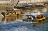 Singapore: Bum boats (photo by S.Lovegrove / Picture Tasmania)