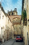 Spain / Espaa - Oropesa: narrow lane  (photo by Miguel Torres)