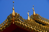 Colombo, Sri Lanka: Gangaramaya Vihara Temple - Thai style rooftops - Slave island - photo by M.Torres