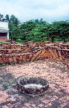 Thailand - Ayutthaya: XVI century jacuzzi at the Portuguese settlement (Bang Portuguet)  (photo by M.Torres)