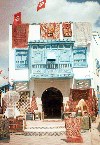 Tunisia / Tunisia / Tunisien - Keirouan: carpet shop at the souk (photo by Miguel Torres)