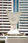 UAE - Abu Dhabi / Abu Dabi: urban furniture - sculpture - public art - Ittihad square - photo by M.Torres