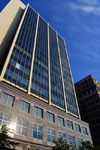 Wilmington, Delaware: a skyscraper's sunny facade sen from below - 919 N Market St (Citizens Bank Center) - photo by M.Torres