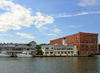 New London (Connecticut): New London lighthouse - across the Thames river is the Pfizer factory - photo by G.Frysinger