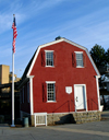 New London (Connecticut): Nathan Hale Schoolhouse - he taught there 1774 - 1775 - photo by G.Frysinger