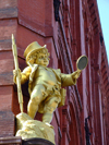 Manhattan (New York City): SoHo - gilded statue - photo by M.Bergsma